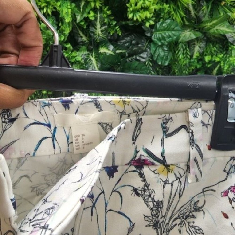 H&M Floral Pants - Picture 4 of 6
